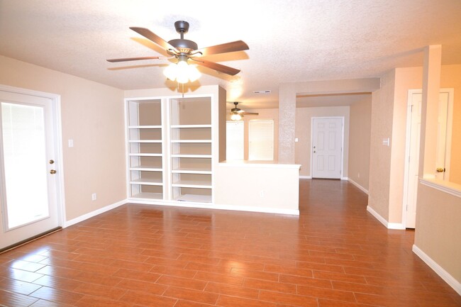 Foto del edificio - Bedroom 2 Bath Home in Desirable NW Bridge...