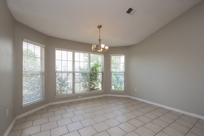 Foto del edificio - 810 Lakemont Dr