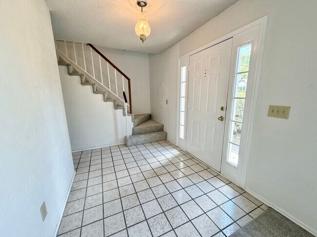 Building Photo - 2126 Country Dell Dr