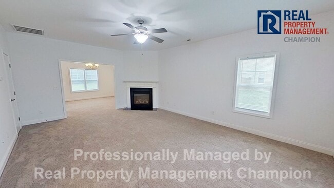 Building Photo - Large Home Near Camp Lejuene and Stone Bay