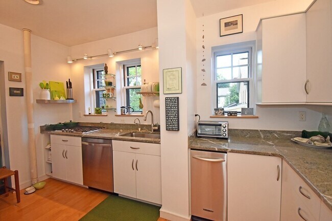 Foto del edificio - 993 Memorial Dr