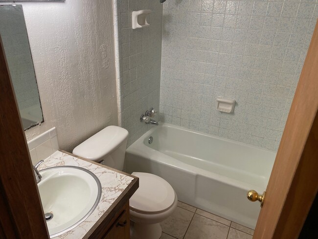 Bathroom - 2401 Addiebelle St