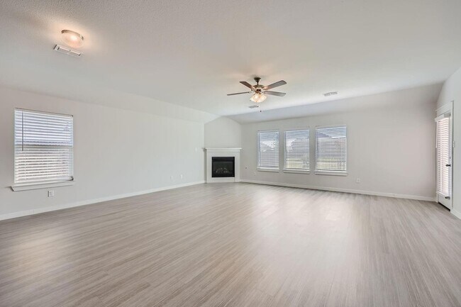 Building Photo - 210 Greenhill St