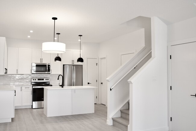 Building Photo - 9938 162 St NW