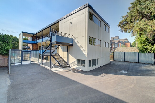 Building Photo - 6714 Greenwood Ave N