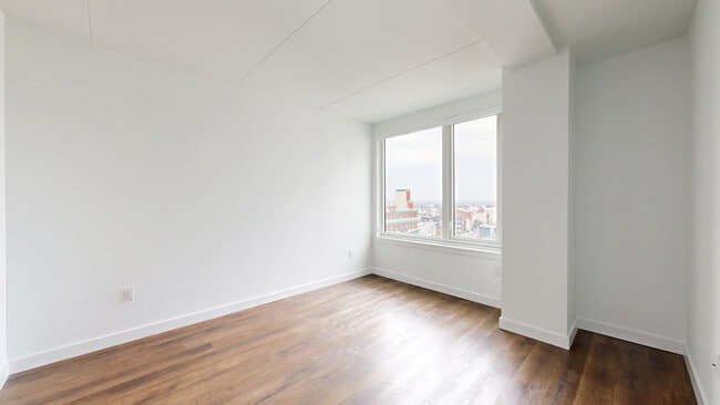 Interior Photo - Broadridge