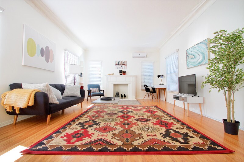 370 S Crescent Dr, Beverly Hills, CA 90212 Apartments in Beverly