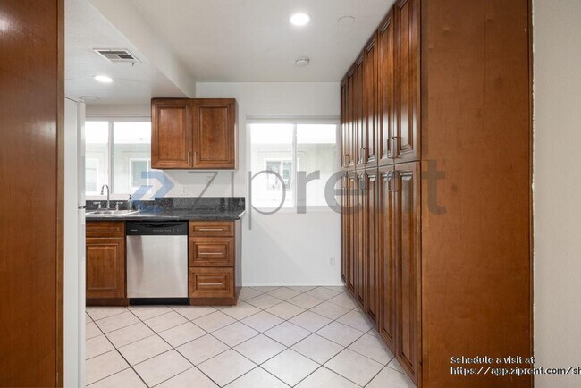 Foto del edificio - 4517 College Way