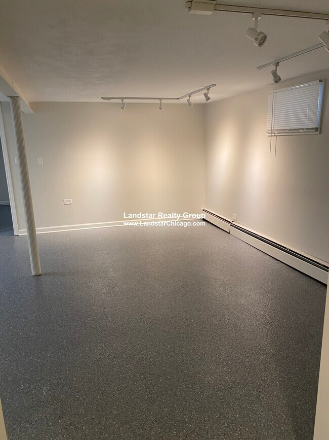 Building Photo - 7247 W Touhy Ave