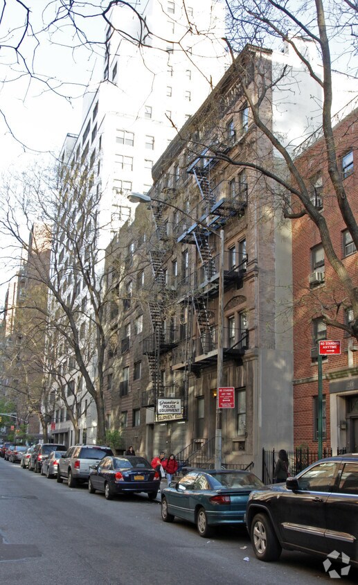 Primary Photo - 211 E 21st St