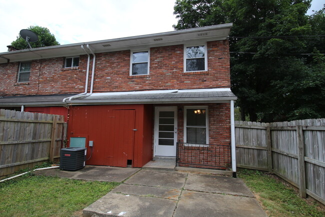 Foto del edificio - Updated town house in Clifton Heights