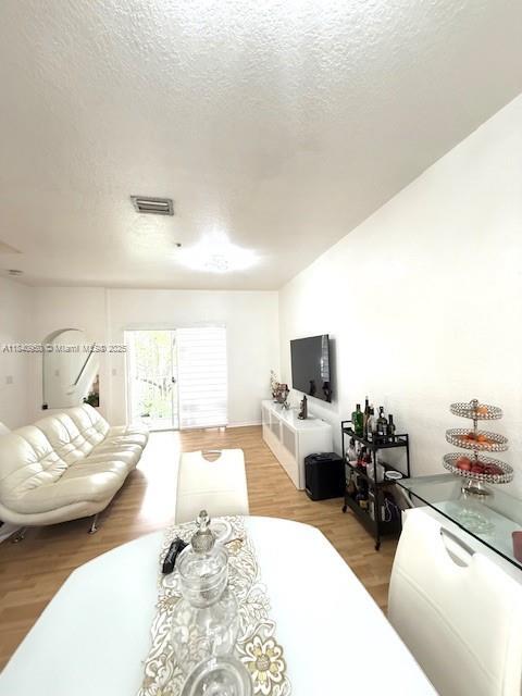 Foto del edificio - 5610 NW 114th Pl