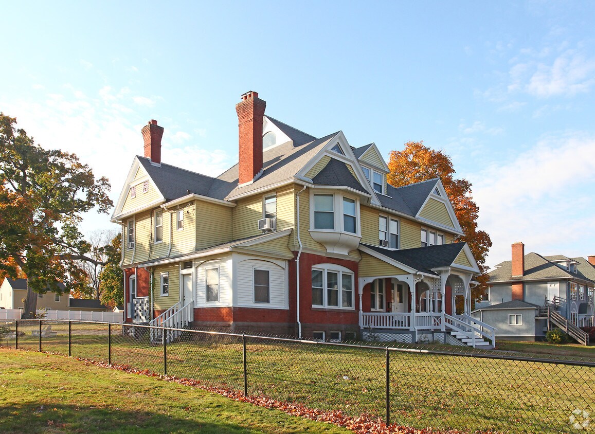 118 Main St, Manchester, CT 06042 Apartments in Manchester, CT