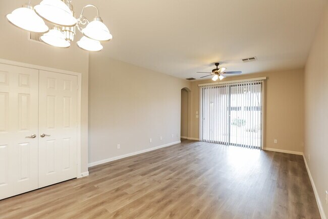 Building Photo - 5519 W Vineyard Rd