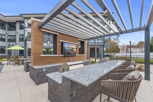 Building Photo - Canter Green