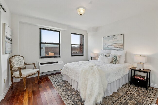 Foto del edificio - 71-23 162nd St