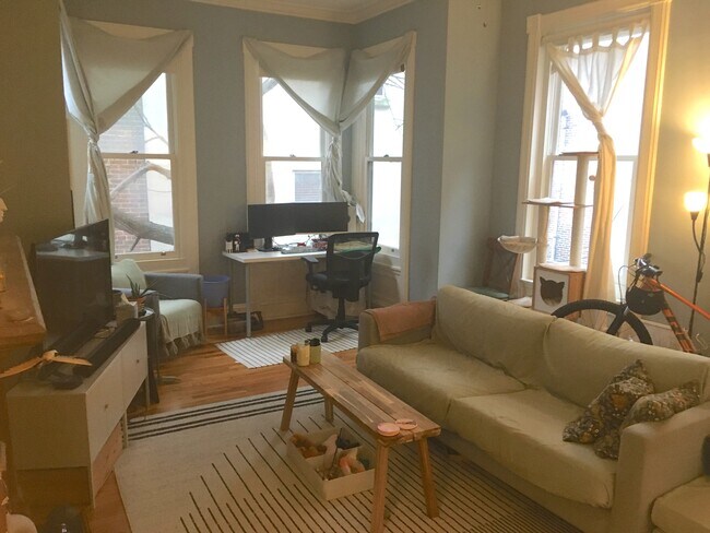 Living Room with previous tenant's furniture in it - 1902 Fairmount Ave