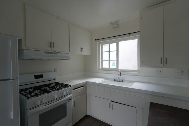 Foto del edificio - 924 W. 226TH