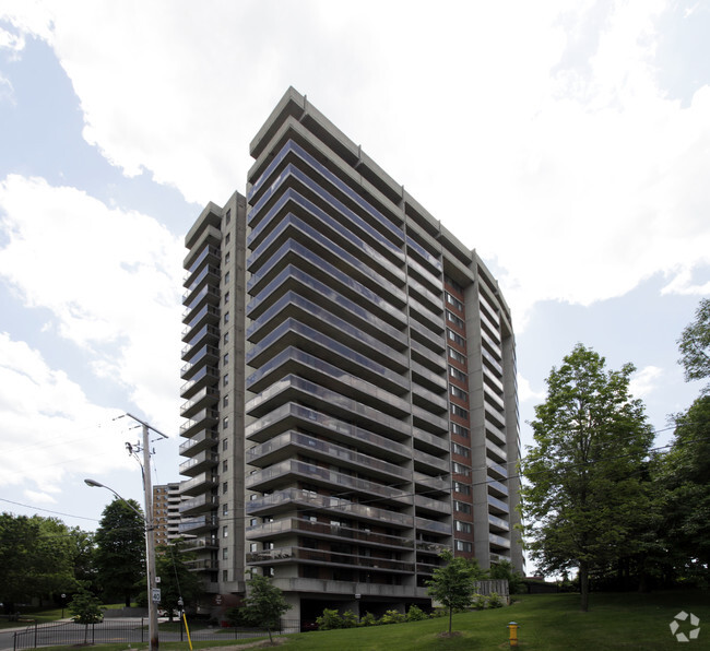 Foto principal - 757 Victoria Park Ave