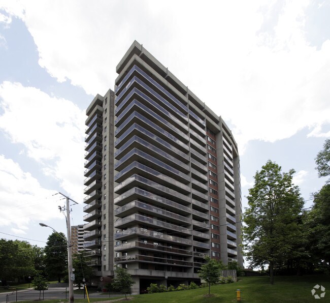Photo principale - 757 Victoria Park Ave