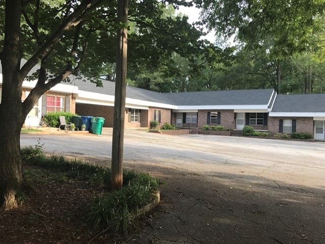 Building Photo - 205 Durst Ave W