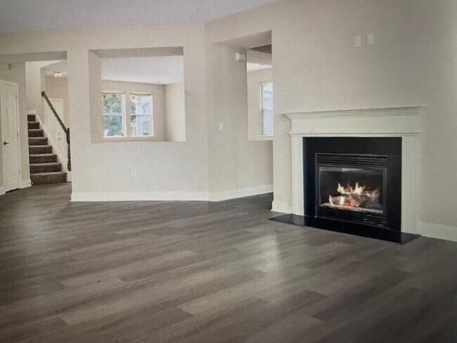 Building Photo - 4 Bedroom 2.5 Bath home in The Fox Trace N...