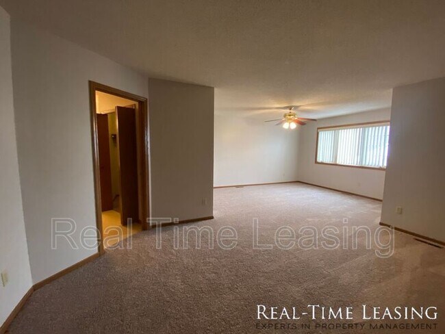 Building Photo - 4068 Meadowlark Curve