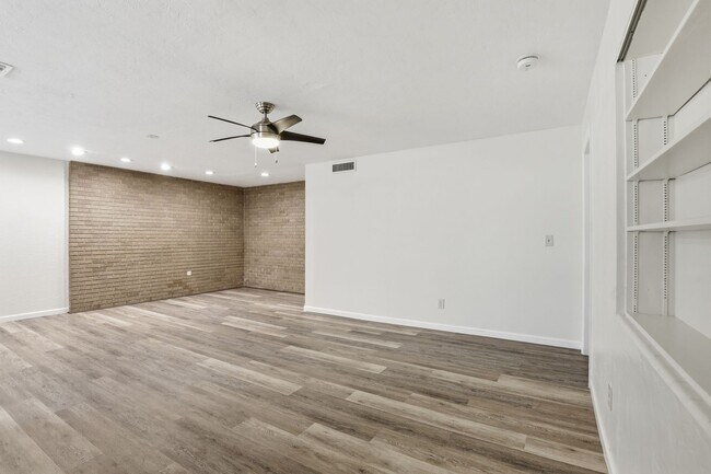 Foto del edificio - Airy and Recently Remodeled Home in NE Gainesville