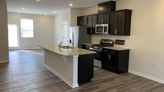 Foto del edificio - Room in Townhome on Chert Ln