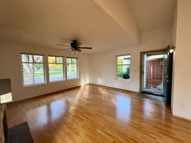 Building Photo - Charming 2BD Across From Bush Park