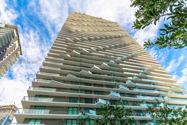 Foto del edificio - 1300 S Miami Ave