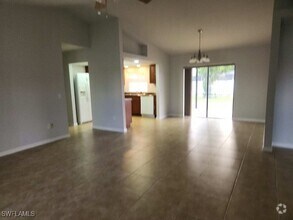 Building Photo - 4532 SW 14th Ave