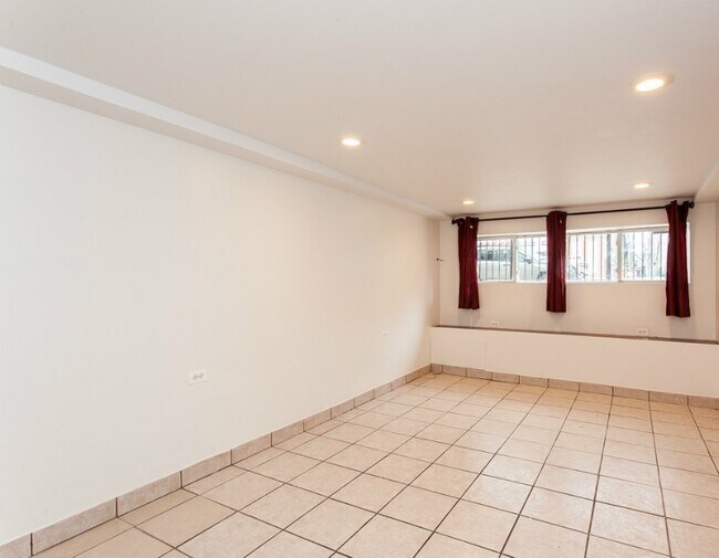 Foto del edificio - 2021 N Albany Ave