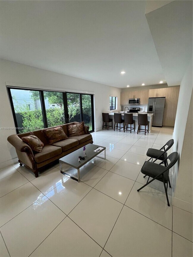 Foto del edificio - 254 NW 11th Ct