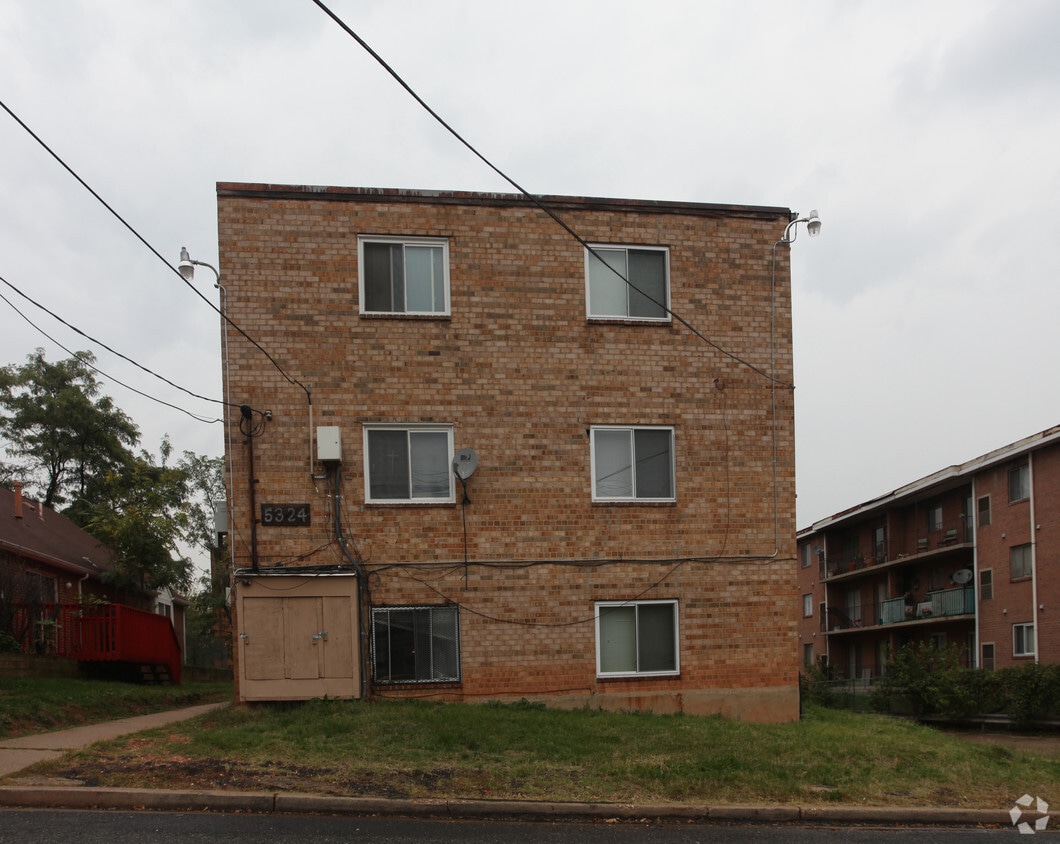 Building Photo - 5324 C St SE