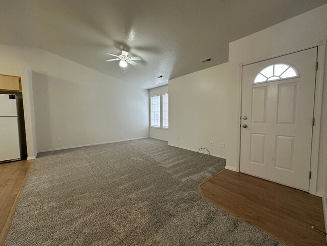 Building Photo - 2bed, 1bath Townhome W/ 1 car garage - Nampa