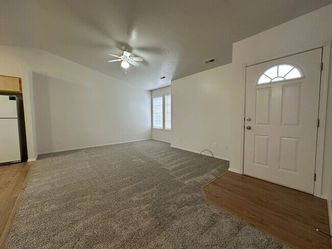 Foto del edificio - 2bed, 1bath Townhome W/ 1 car garage - Nampa