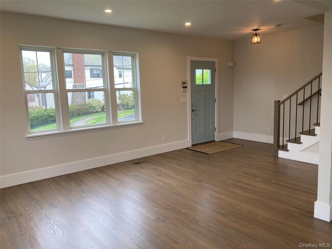 Building Photo - 3B Sterling Ave