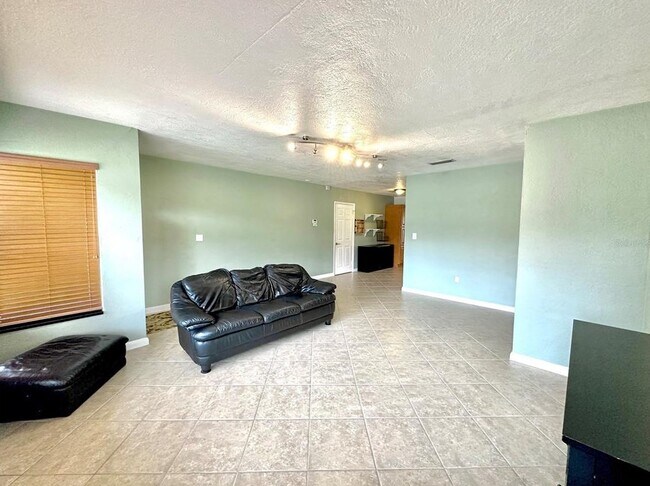 Building Photo - 10908 W Elbow Dr