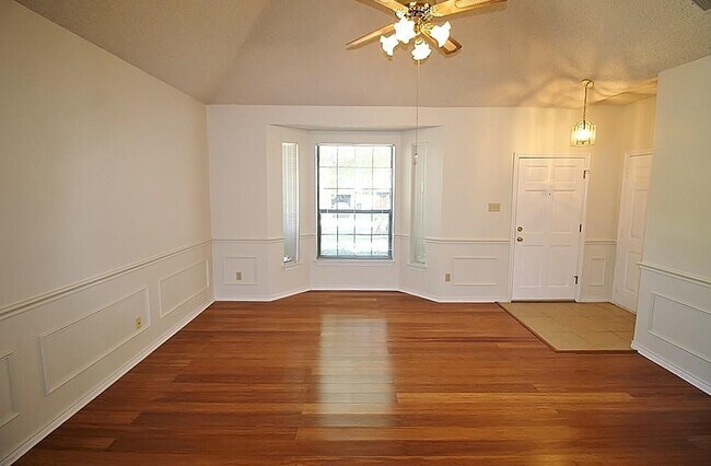 Building Photo - 6304 Meadowedge Rd