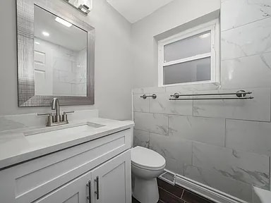 bathroom - 1019 N Springfield Ave