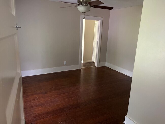 Building Photo - Charming 3 bed room 1 bath room