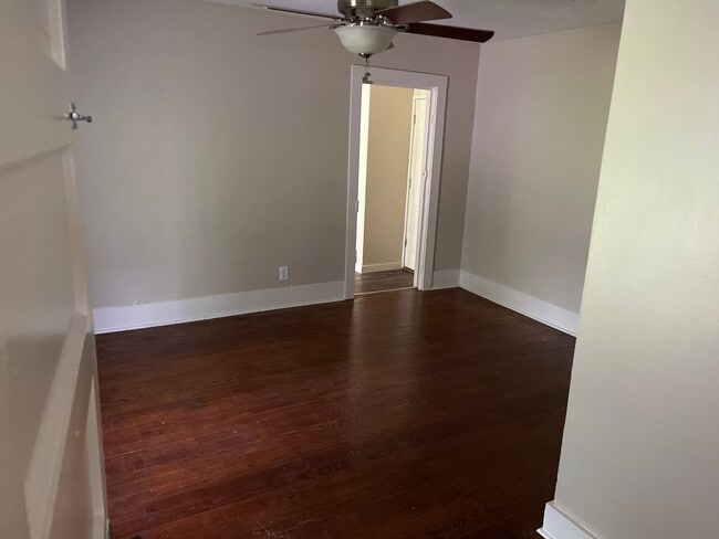 Foto del edificio - Charming 3 bed room 1 bath room