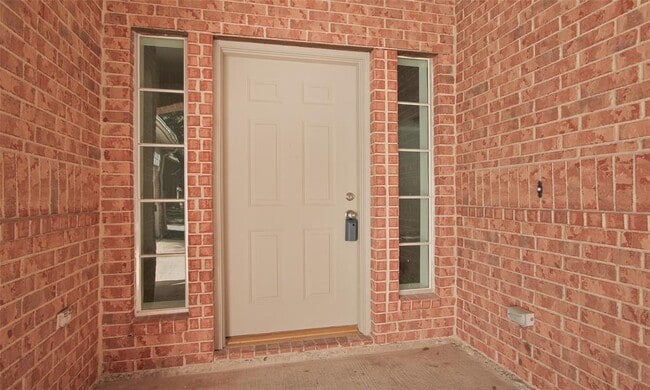 Building Photo - 1126 Colonial Heights Dr