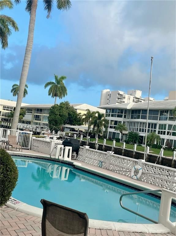 Foto del edificio - 3051 NE 47th Ct