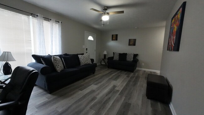 Building Photo - Room in Duplex on New Dawn Ct