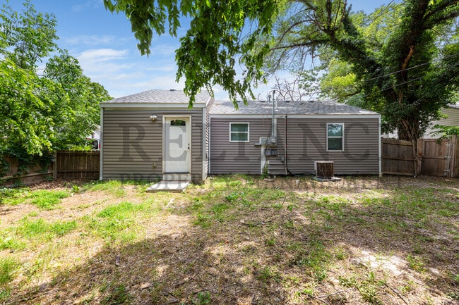 Building Photo - 1041 S Christine Ave