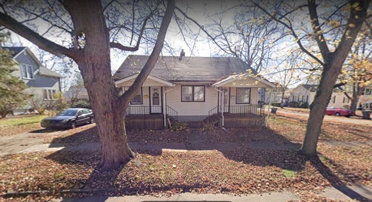 457 Chicago St, Valparaiso, IN 46385 Townhome Rentals in Valparaiso