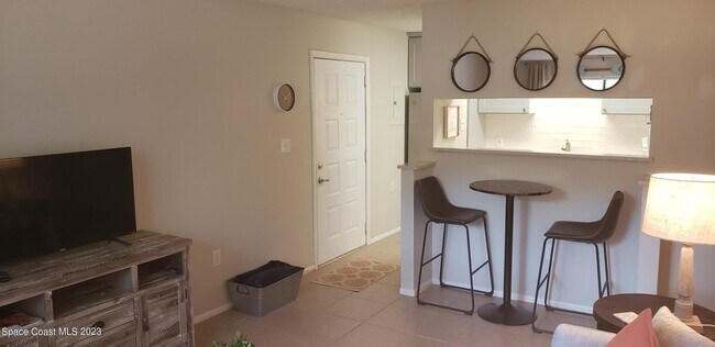 Building Photo - 225 S Tropical Trail
