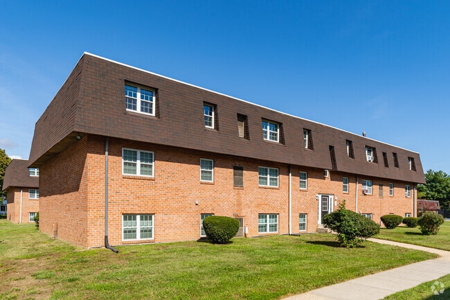 Building Photo - Towne Point Apartments